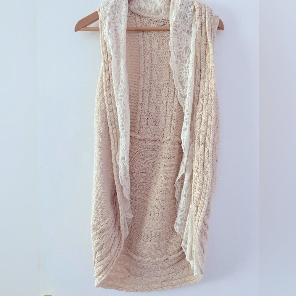 Anthropologie Knitted & Knotted sweater vest Size XS/S